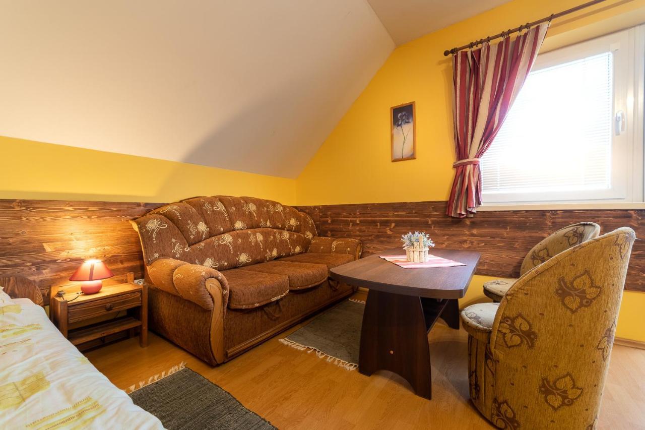 Penzion & Bar Natali Spissky Stvrtok Exteriér fotografie