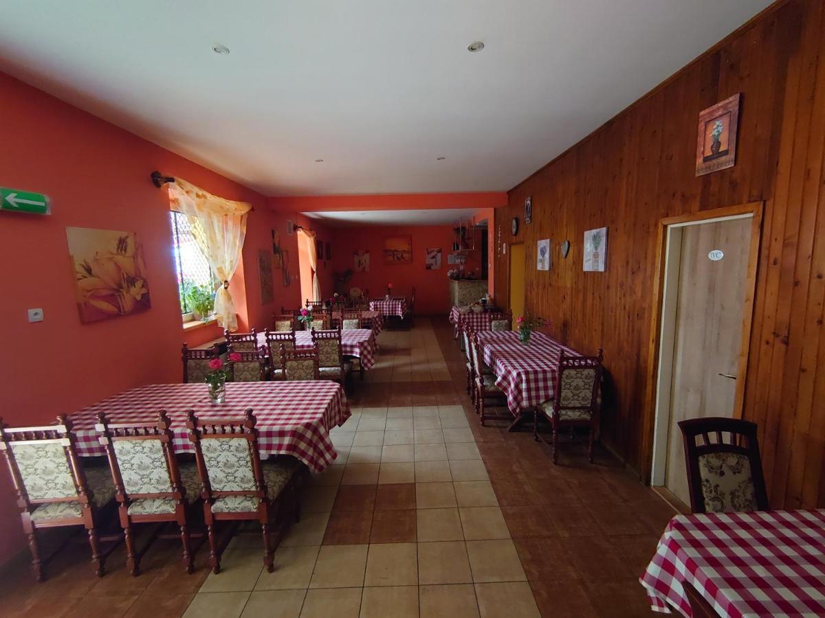 Penzion & Bar Natali Spissky Stvrtok Exteriér fotografie